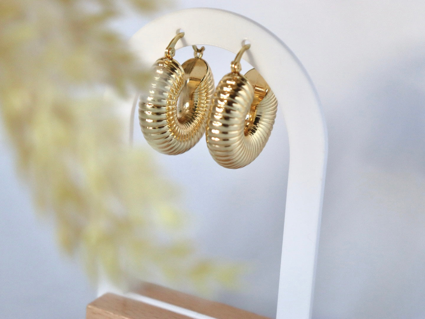 Chunky ribbed hoops